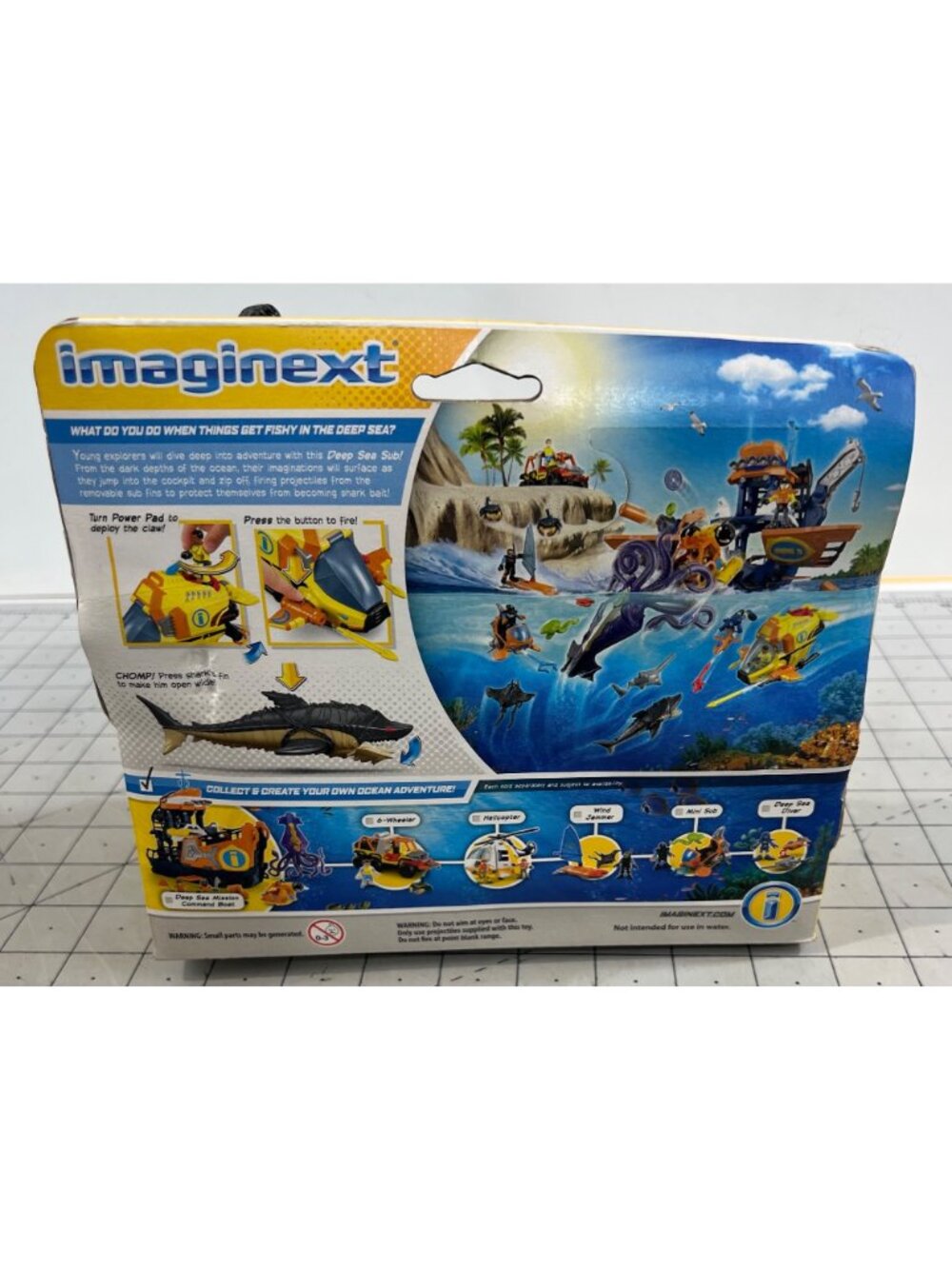 Fisher-Price Imaginext Deep Sea Sub With Diver Shark & Accessories - Picture 4 of 8
